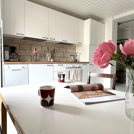 Valoisa Ja Uniikki Koti Kauniilla Karjasillalla *