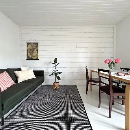 Valoisa Ja Uniikki Koti Kauniilla Karjasillalla Apartment